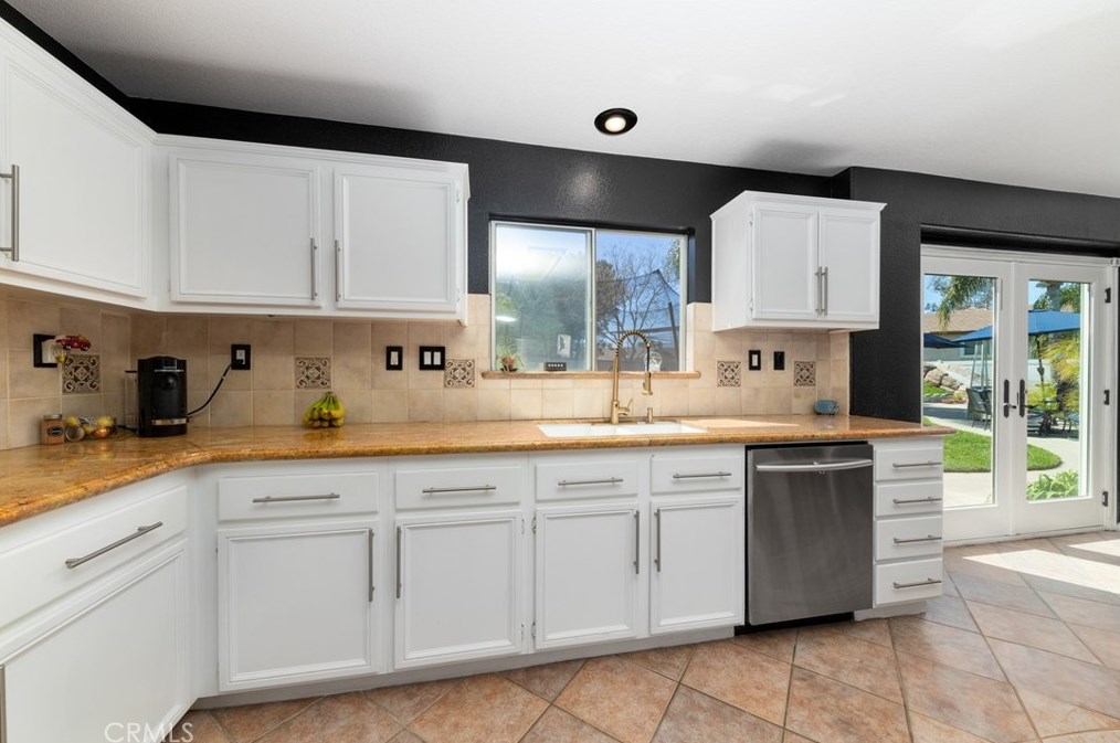 14395 Quail Ct, Fontana CA  92336-3625 exterior