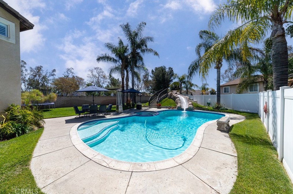 14395 Quail Ct, Fontana CA  92336-3625 exterior