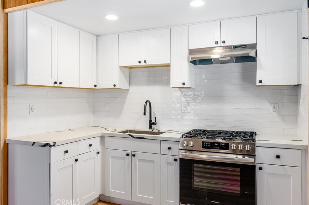 917 Cypress Ln, Big Bear City CA  92314-8818 exterior