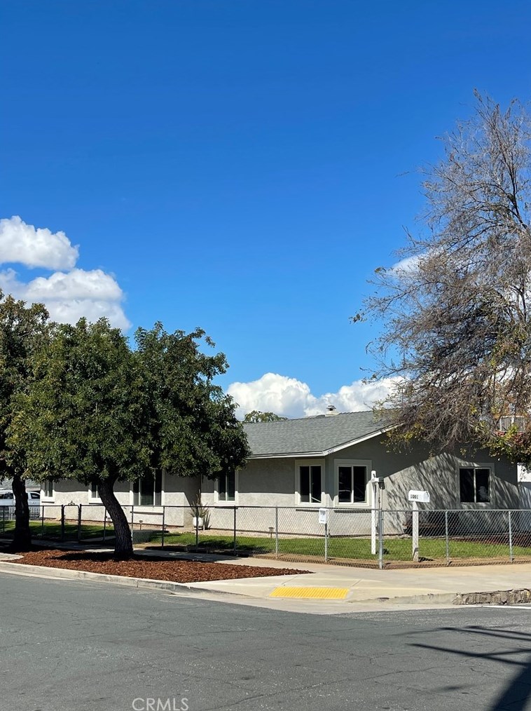 1001 Columbia St, Redlands, CA 92374-3113