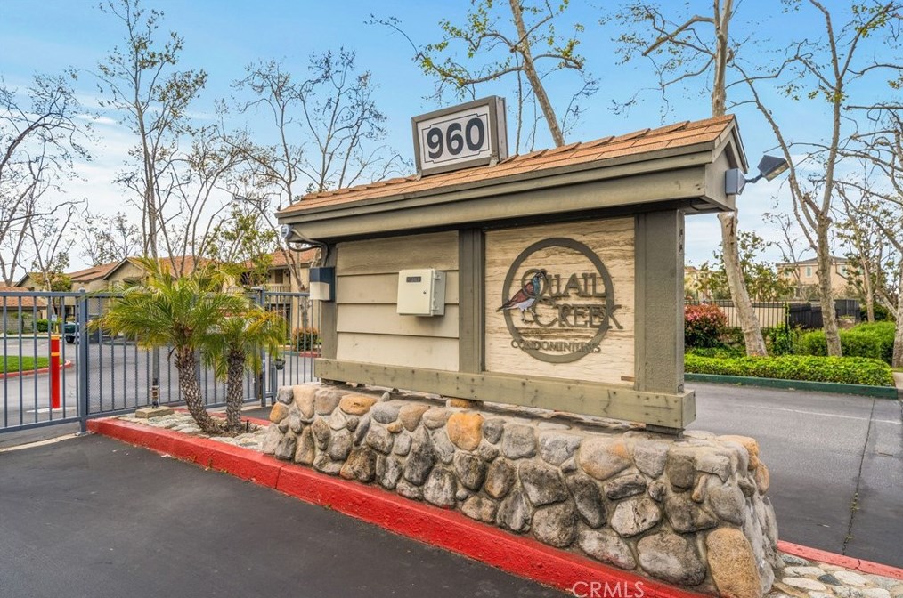 960 Bonita Ave, Pomona CA  91767-2049 exterior