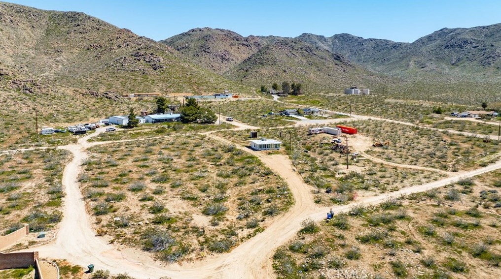 15223 Byron Dr, Apple Valley CA  92307-3898 exterior