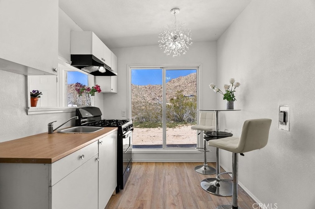 15223 Byron Dr, Apple Valley CA  92307-3898 exterior