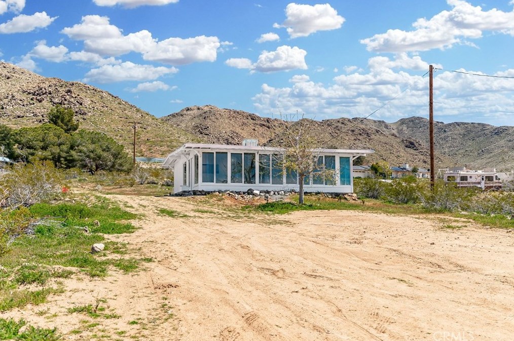 15223 Byron Dr, Apple Valley, CA 92307