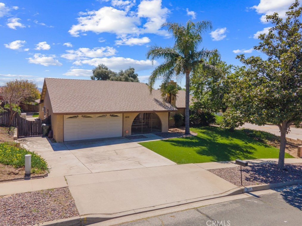 3609 Pumalo St, Highland, CA 92346