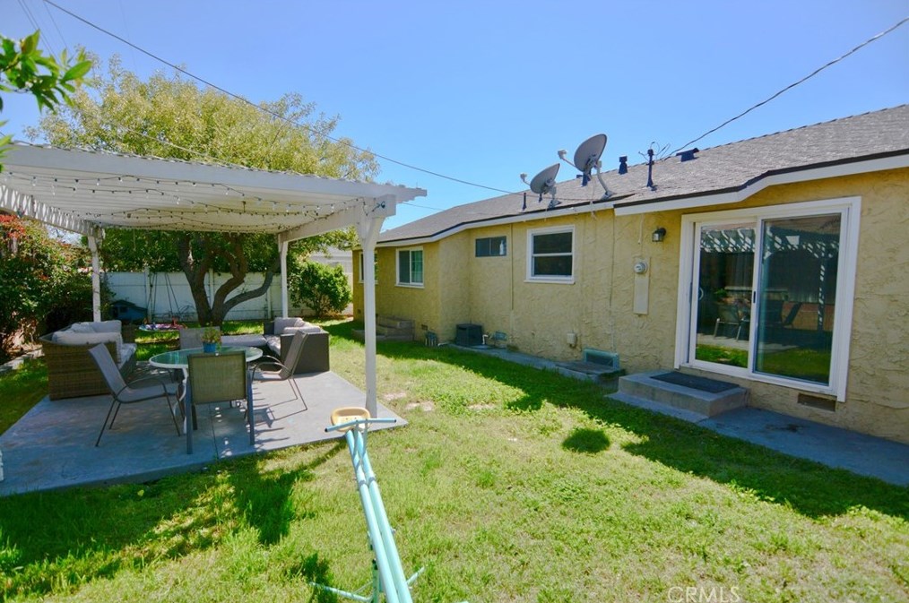 2948 Eton Pl, Pomona CA  91767-1735 exterior