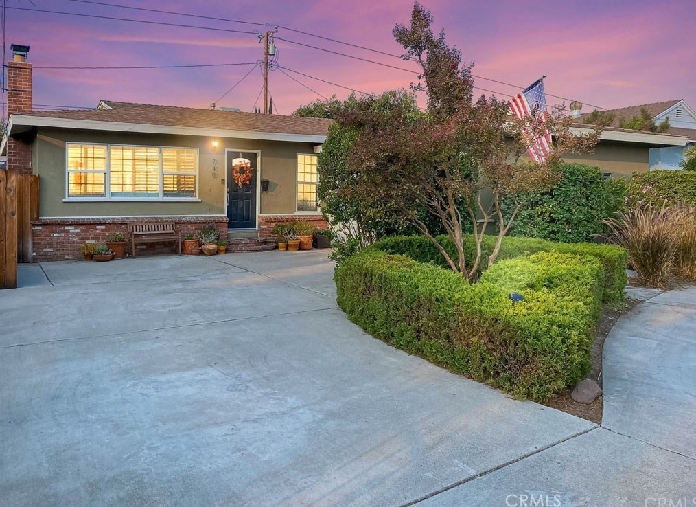 740 W F St, Ontario, CA 91762