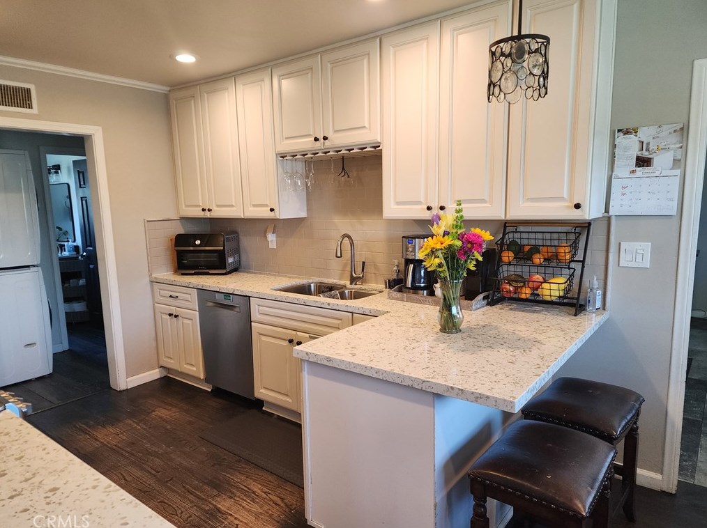 753 Plymouth St, Glendora, CA 91740-6085