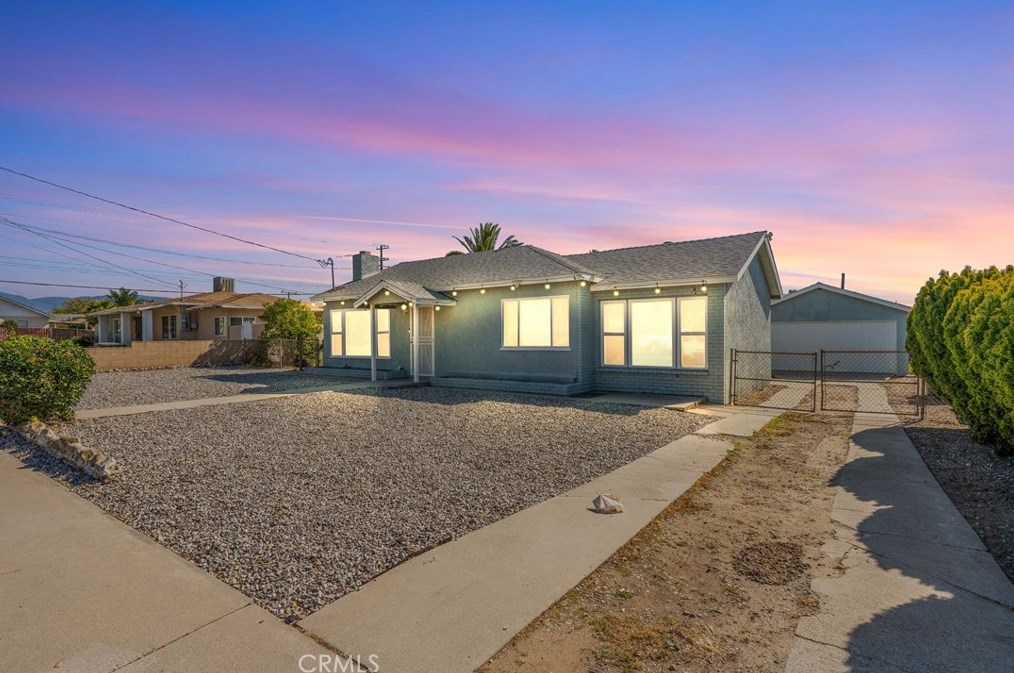 511 Willow Ave, Rialto CA  92376-4921 exterior