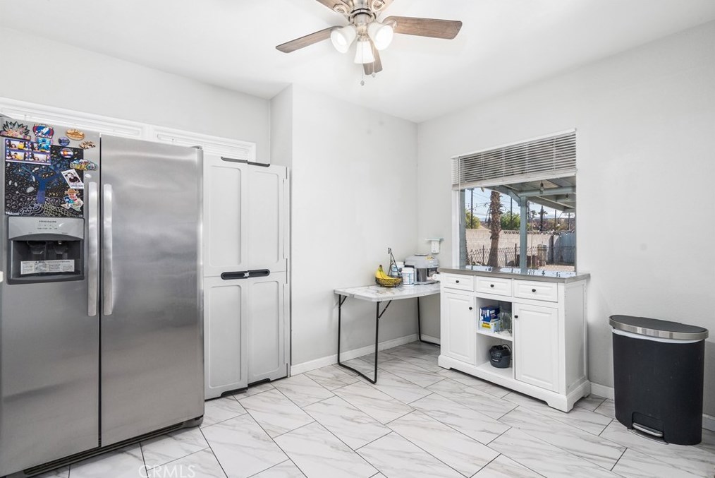 511 Willow Ave, Rialto CA  92376-4921 exterior