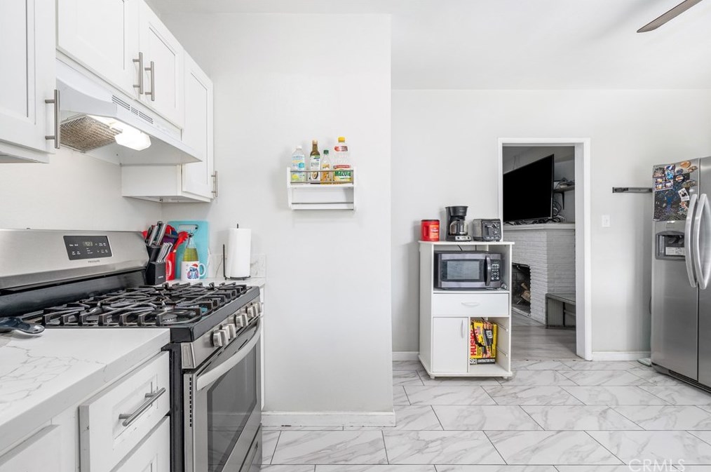 511 Willow Ave, Rialto CA  92376-4921 exterior