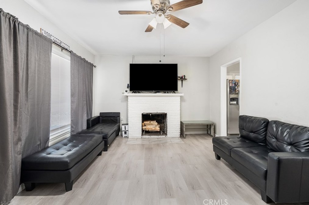 511 Willow Ave, Rialto CA  92376-4921 exterior