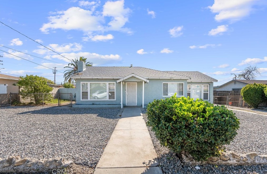 511 Willow Ave, Rialto CA  92376-4921 exterior