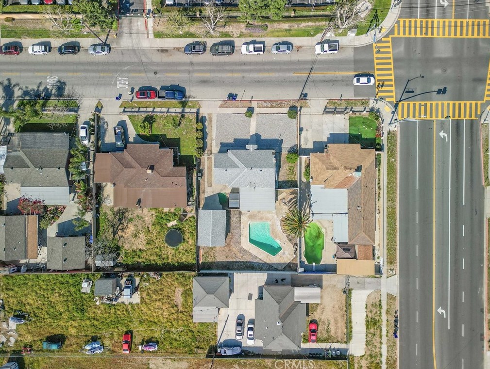 511 Willow Ave, Rialto CA  92376-4921 exterior