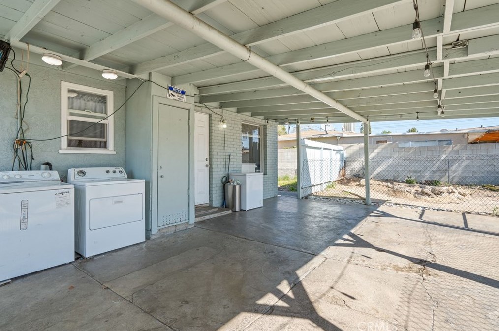 511 Willow Ave, Rialto CA  92376-4921 exterior
