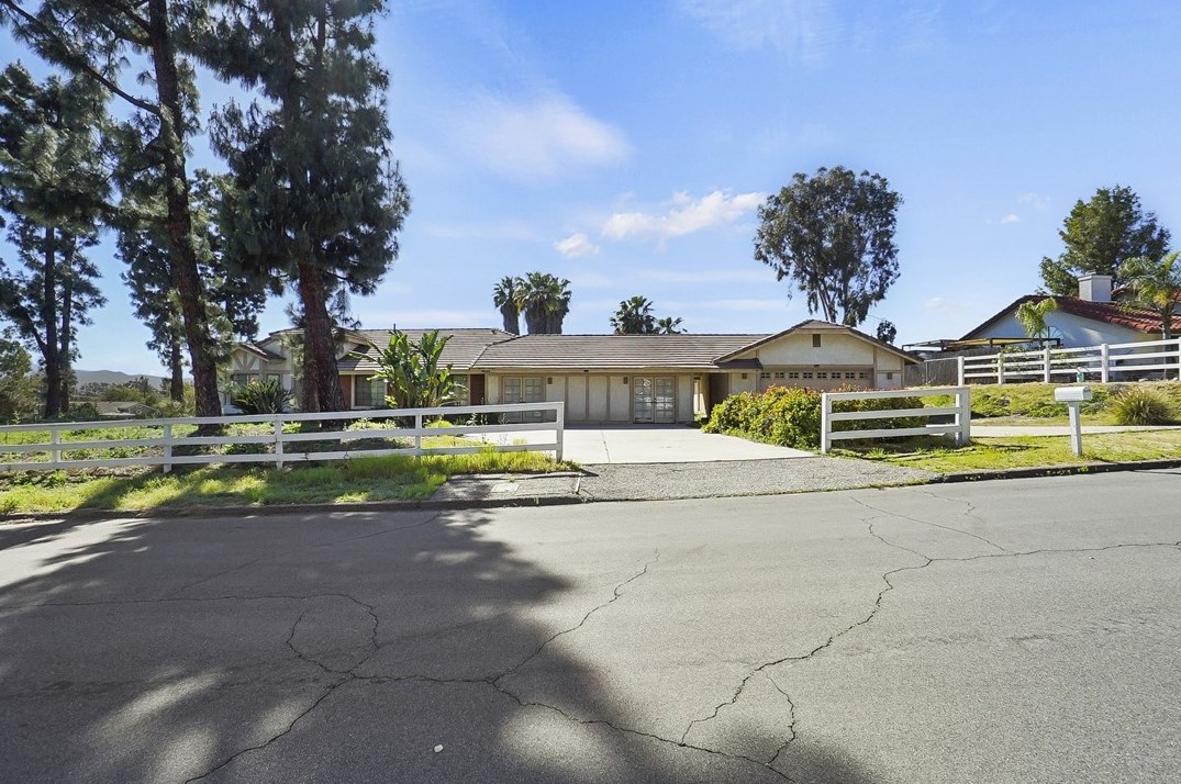 18175 Golden Leaf Ln, Riverside, CA 92504-9676