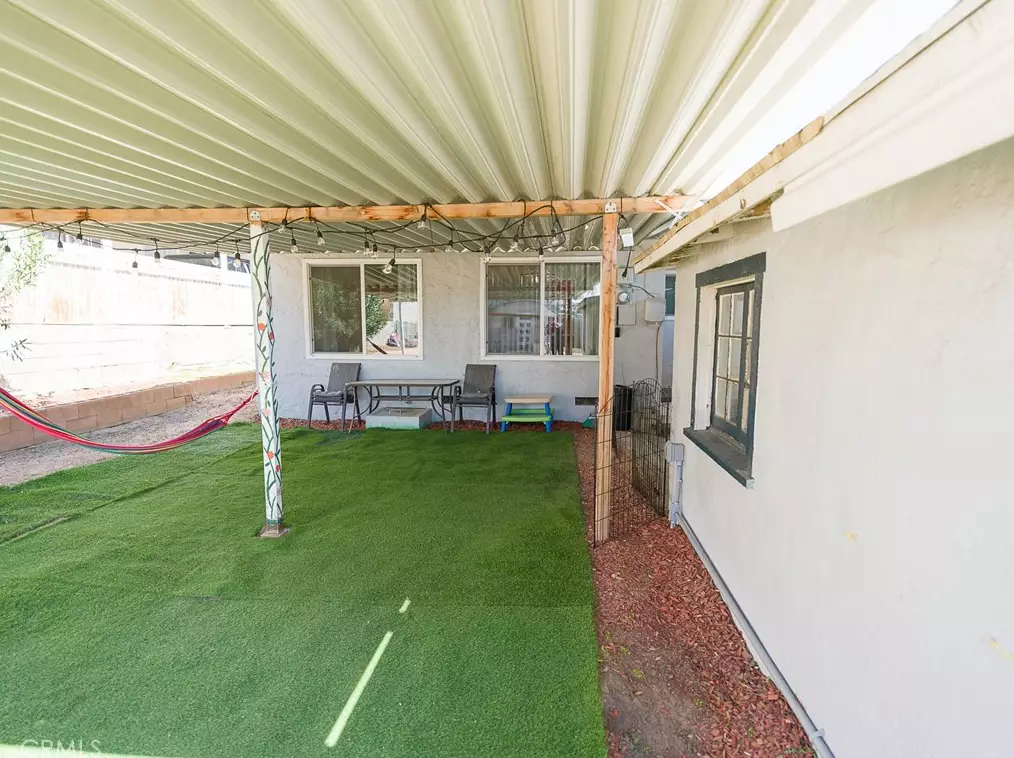 16781 Tracy St, Victorville CA  92395-3807 exterior