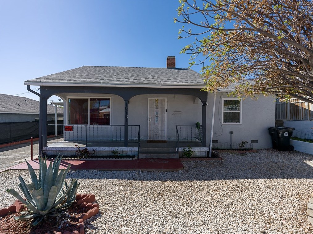 16781 Tracy St, Victorville CA  92395-3807 exterior