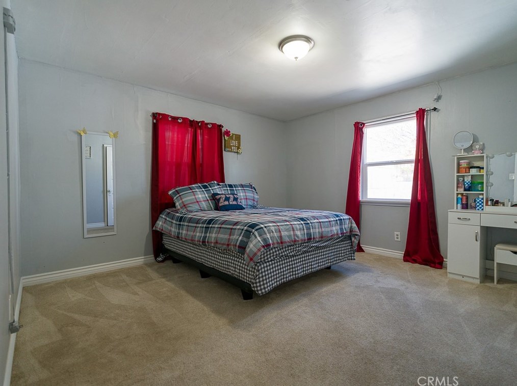 16781 Tracy St, Victorville CA  92395-3807 exterior