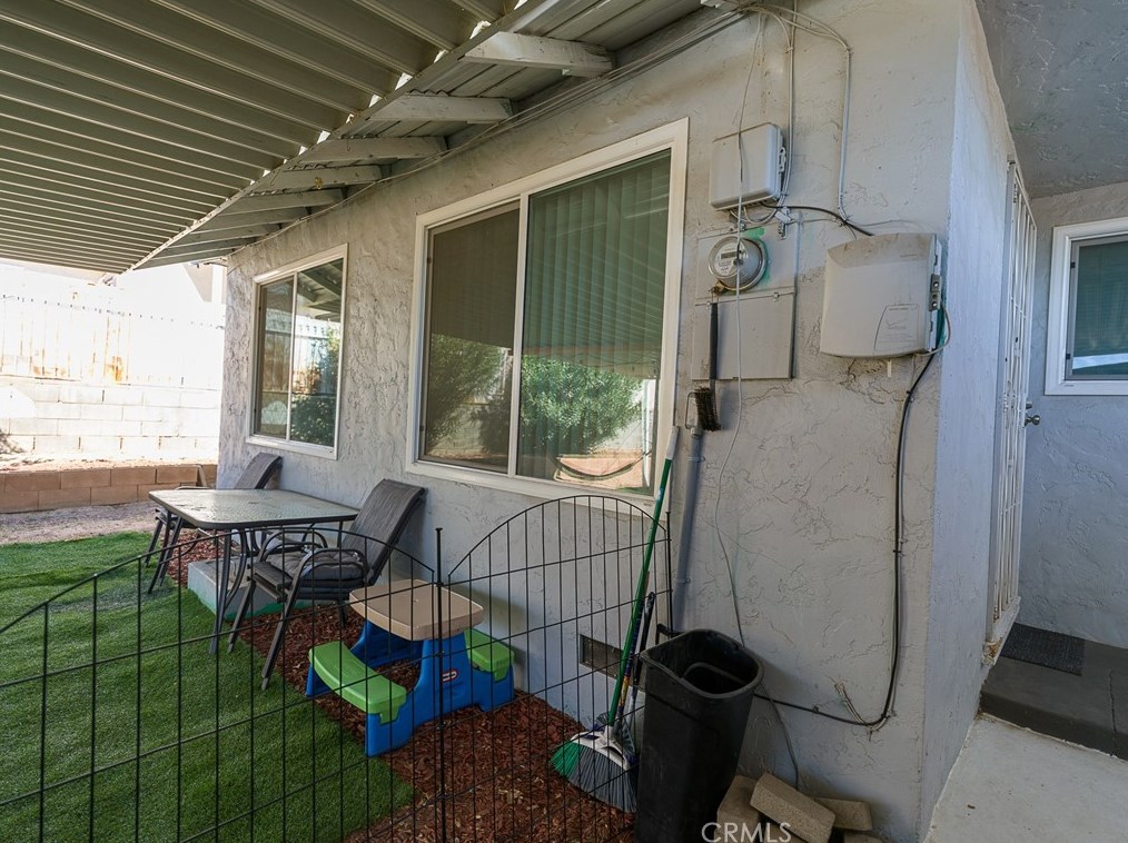 16781 Tracy St, Victorville CA  92395-3807 exterior