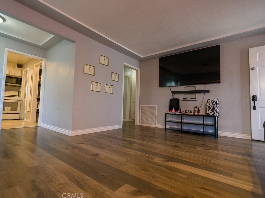 16781 Tracy St, Victorville CA  92395-3807 exterior