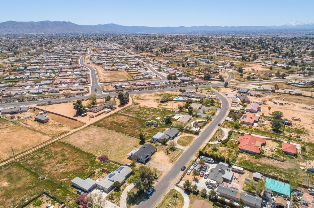 13789 Lakota Rd, Apple Valley CA  92307-5805 exterior