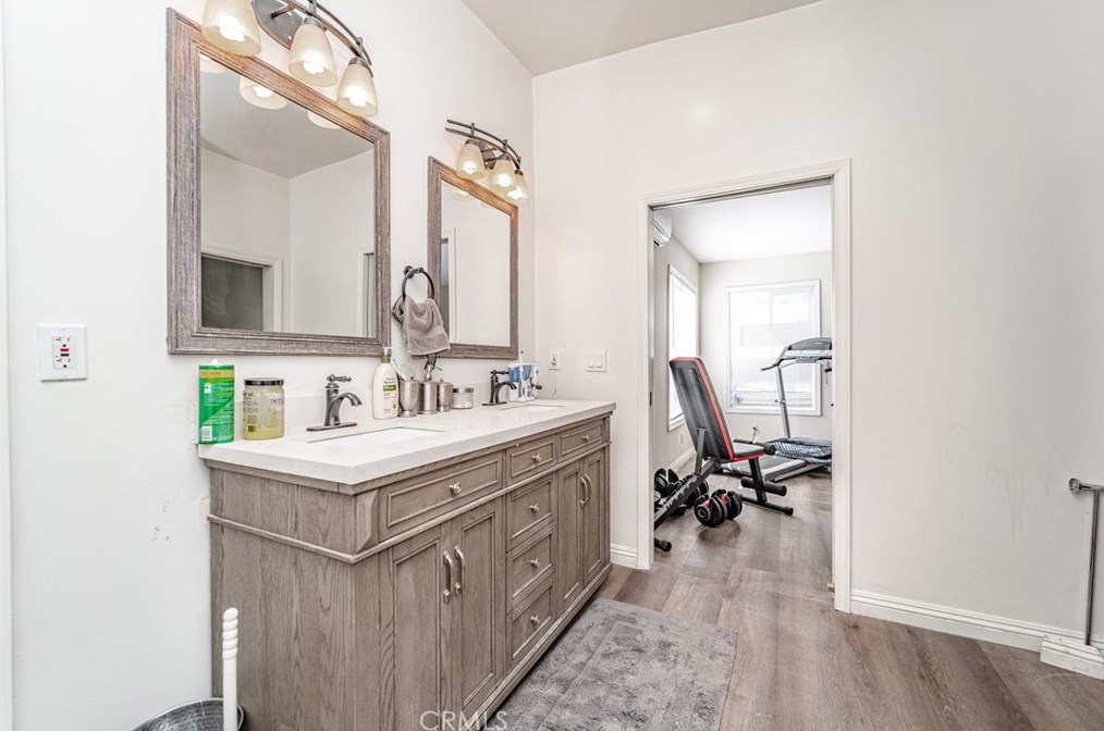 1807 Seigneur Ave, Los Angeles CA  90032-4024 exterior