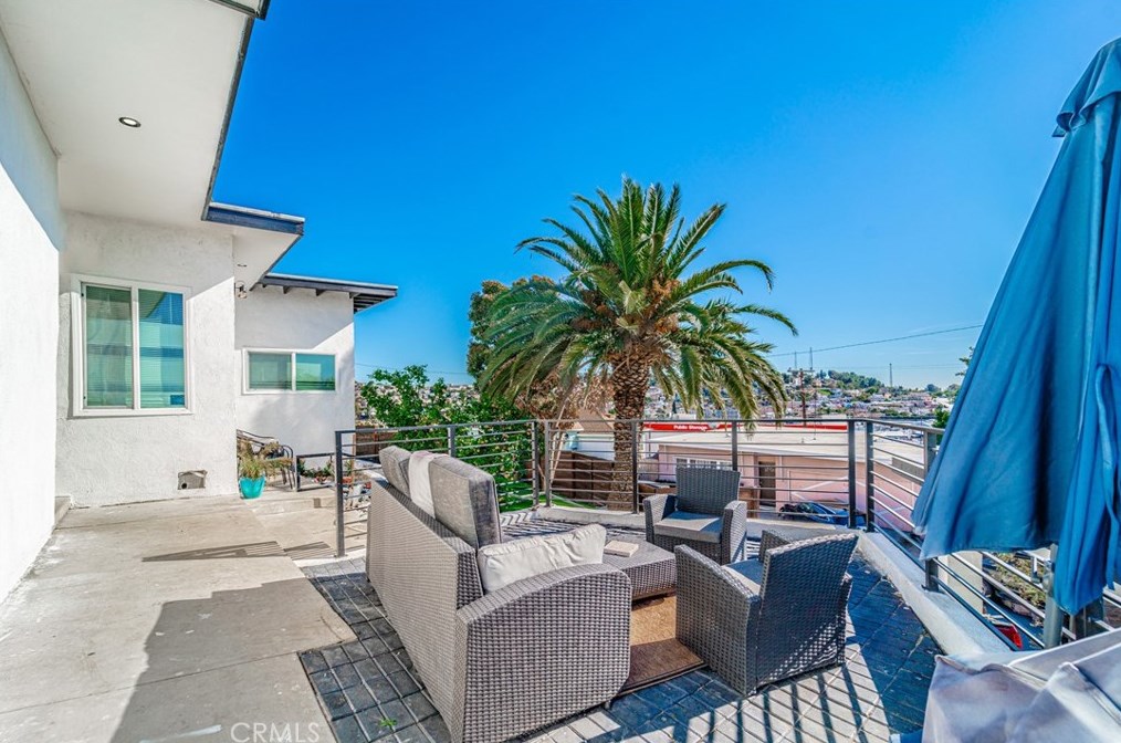 1807 Seigneur Ave, Los Angeles CA  90032-4024 exterior