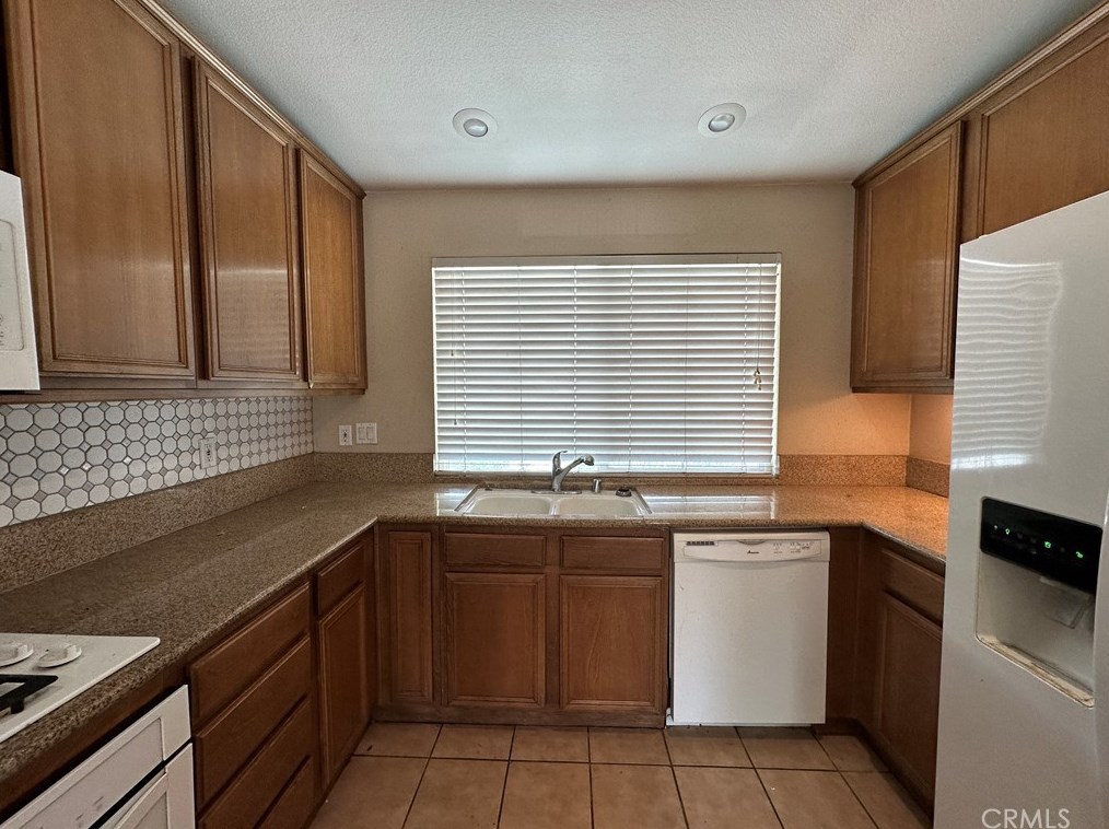 810 Aria Rd, Hemet CA  92543-4372 exterior