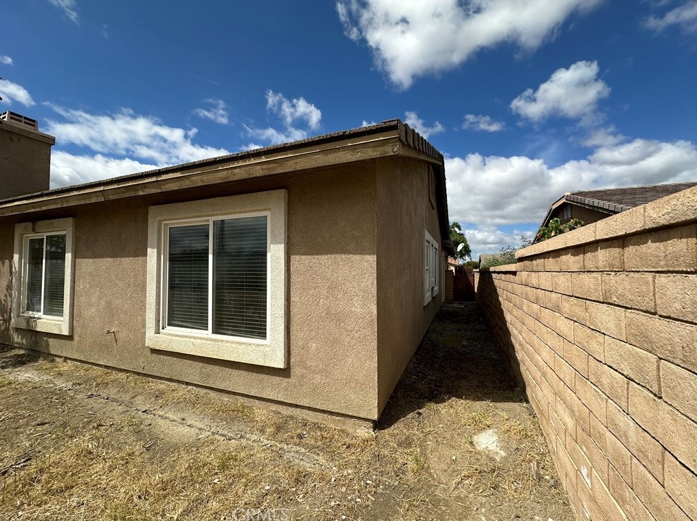 810 Aria Rd, Hemet CA  92543-4372 exterior