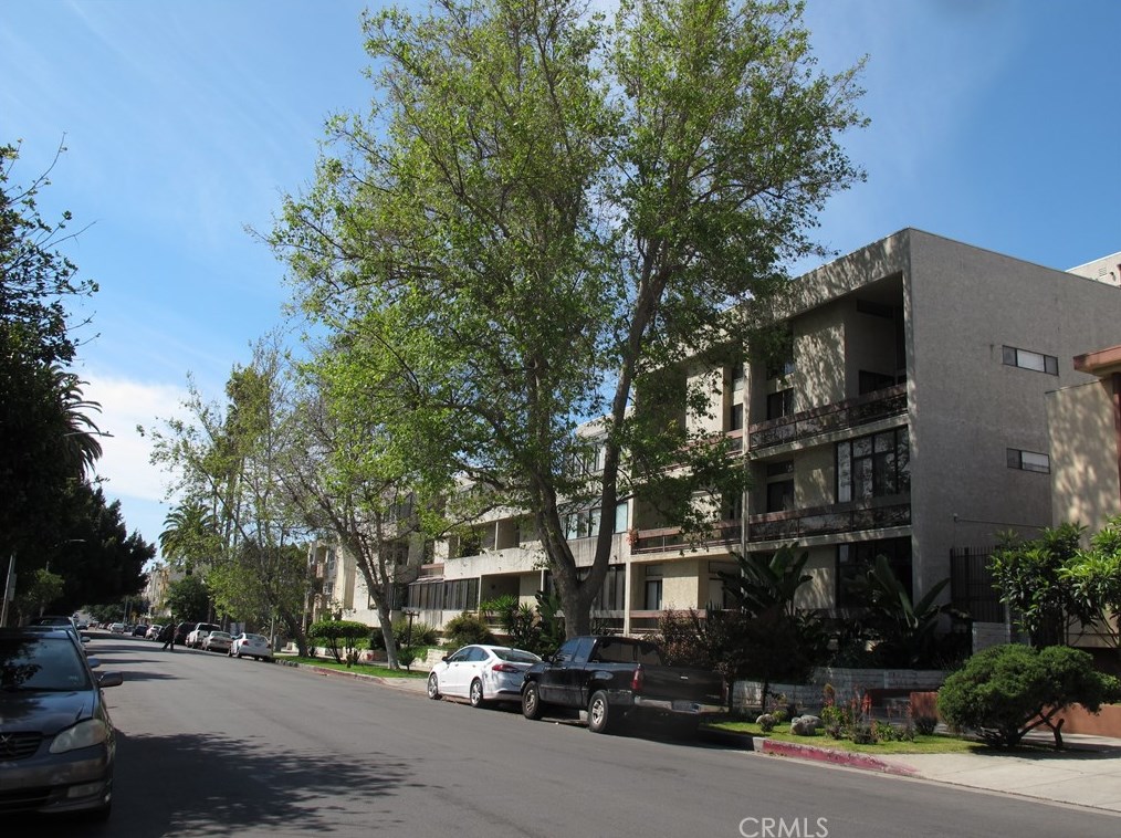 729 Hobart Blvd, Los Angeles CA  90005-2861 exterior