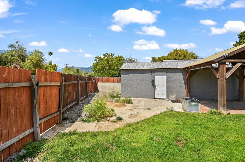 3898 Mtn Vw Ave, San Bernardino CA  92405-2330 exterior