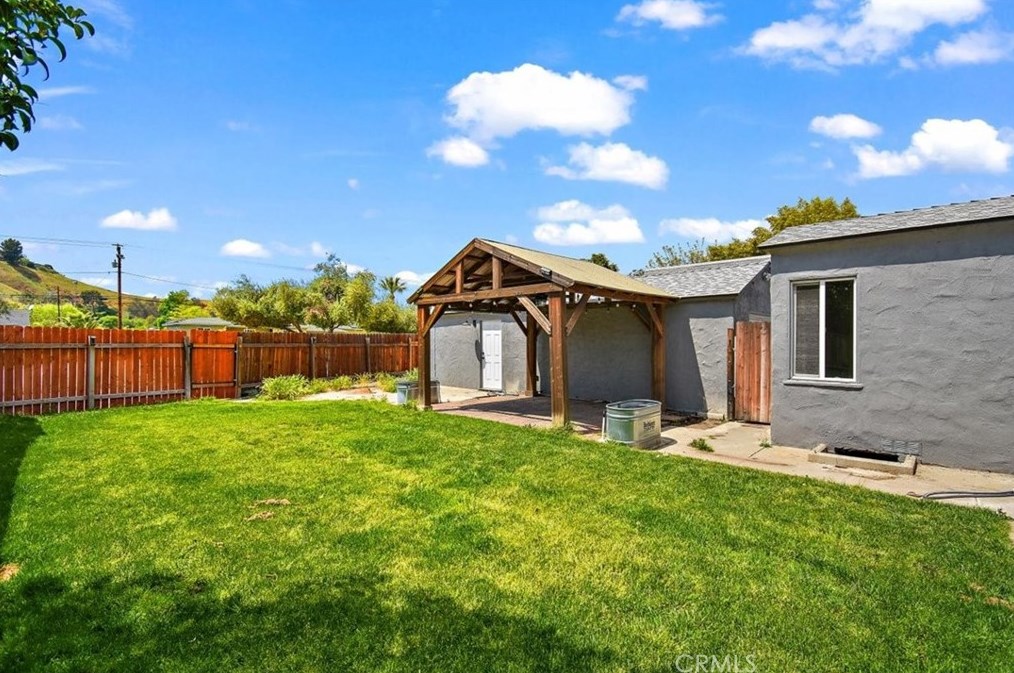 3898 Mtn Vw Ave, San Bernardino CA  92405-2330 exterior