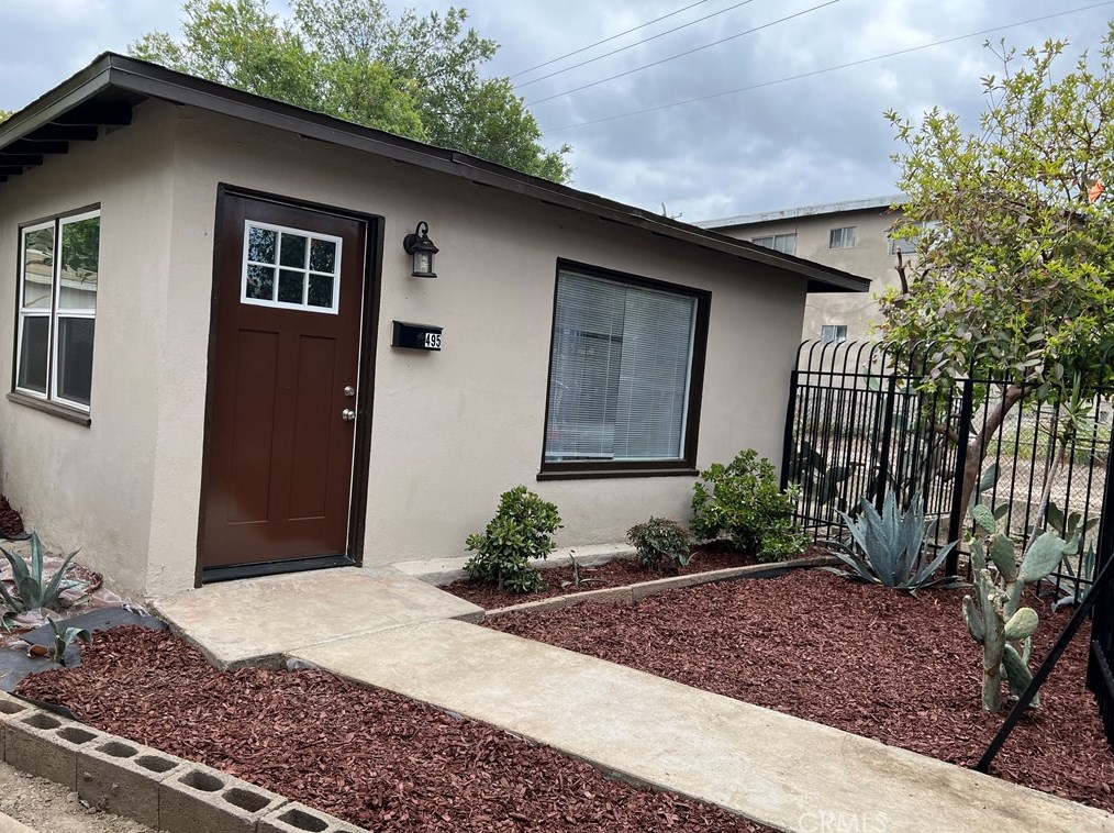 495 51st St, Long Beach, CA 90805-6607