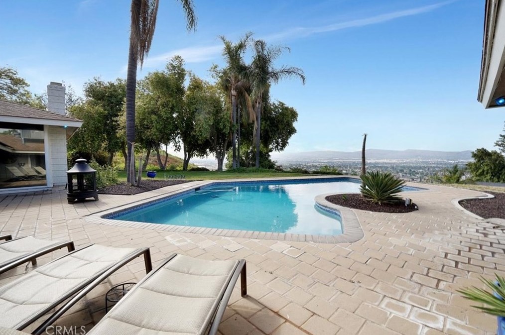 3621 Hemlock Dr, San Bernardino CA  92404-3102 exterior