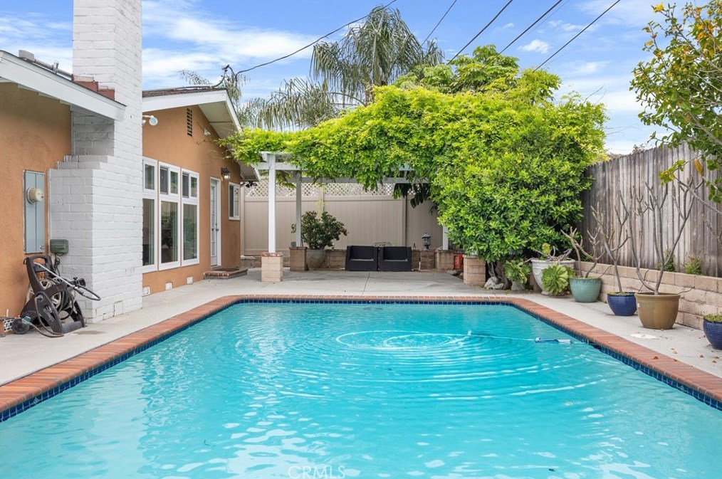 1054 El Dorado Dr, Fullerton CA  92835-3724 exterior