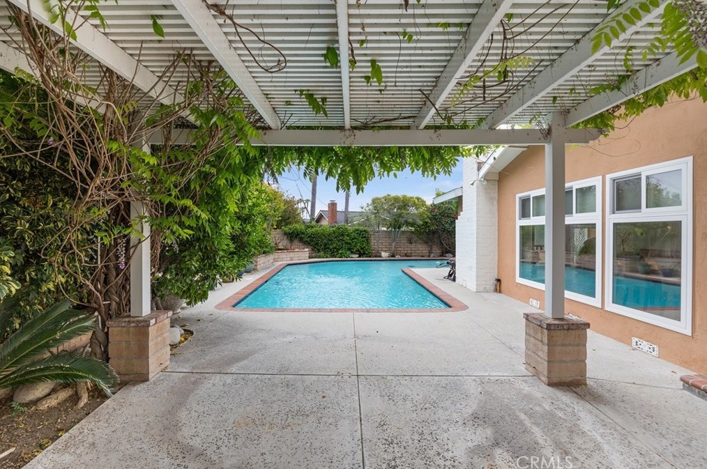 1054 El Dorado Dr, Fullerton CA  92835-3724 exterior