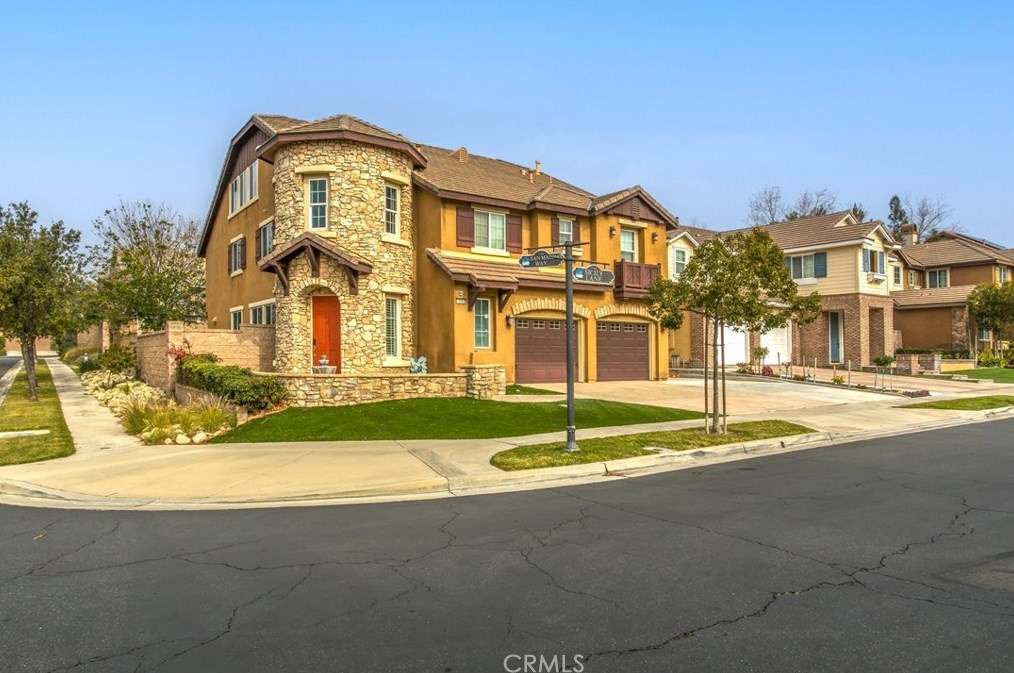 15562 Sicily Ln, Fontana CA  92336-4622 exterior