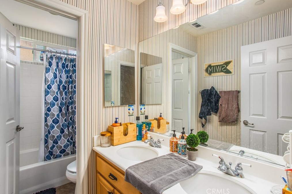 15562 Sicily Ln, Fontana CA  92336-4622 exterior