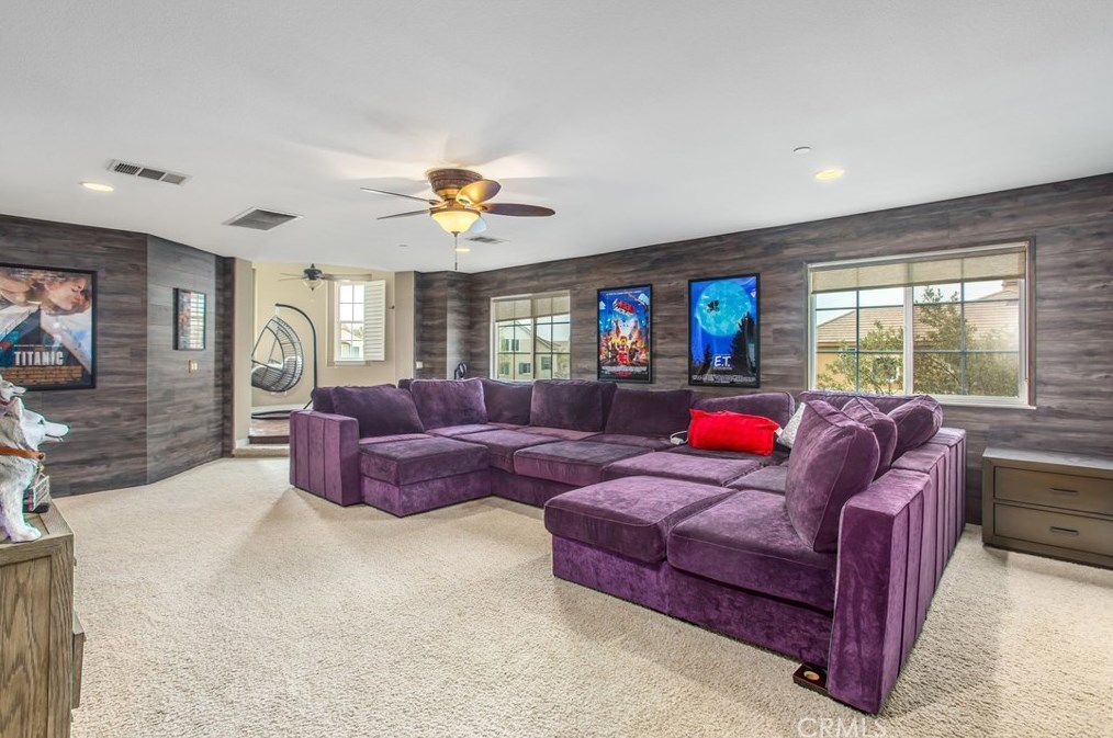 15562 Sicily Ln, Fontana CA  92336-4622 exterior