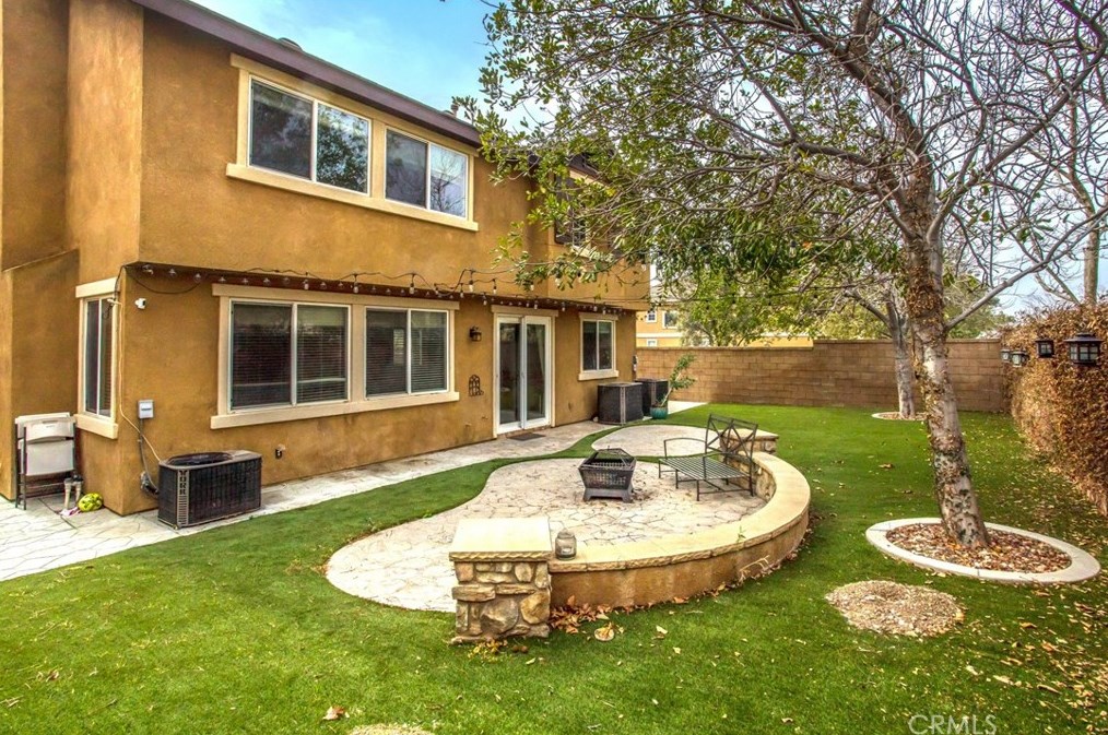 15562 Sicily Ln, Fontana CA  92336-4622 exterior