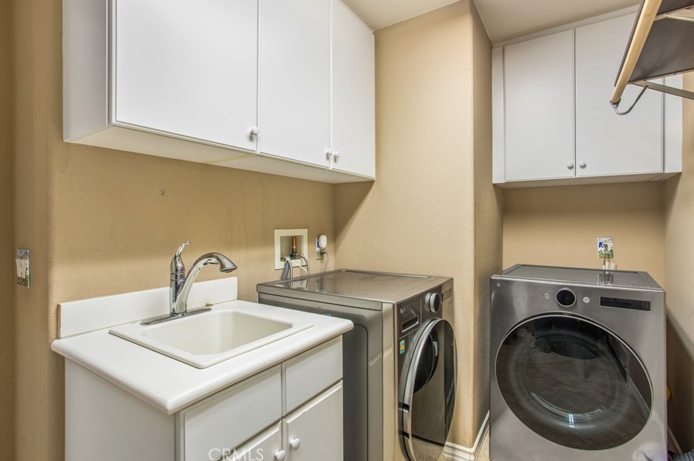 15562 Sicily Ln, Fontana CA  92336-4622 exterior