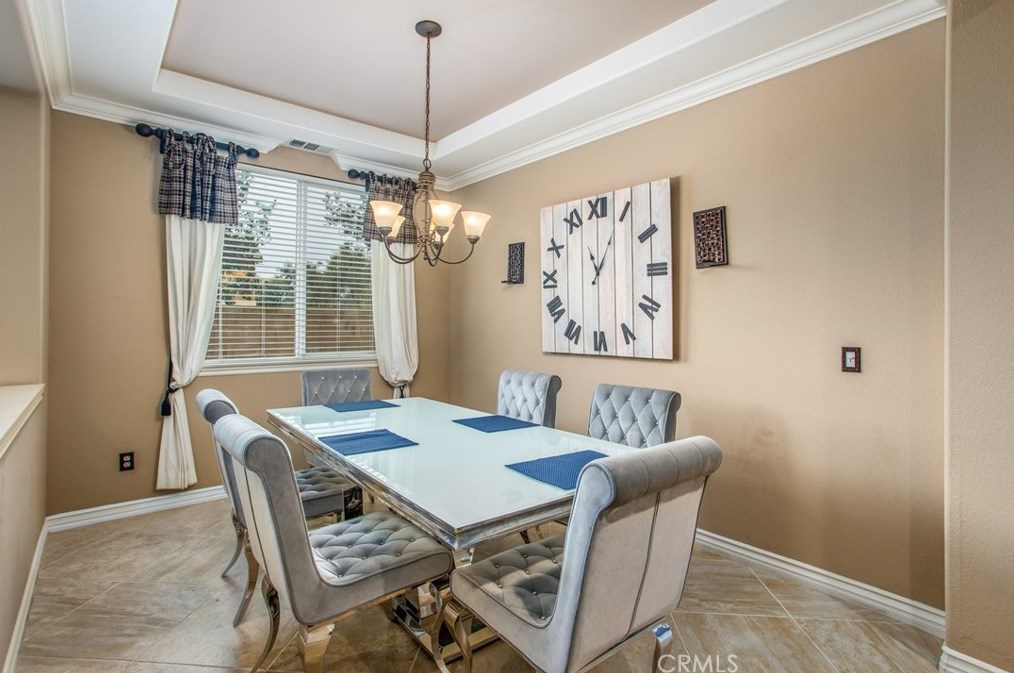 15562 Sicily Ln, Fontana CA  92336-4622 exterior