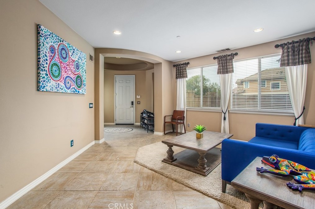 15562 Sicily Ln, Fontana CA  92336-4622 exterior