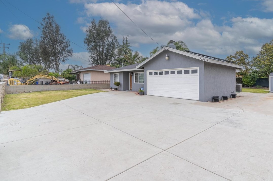 9281 Hemlock Ave, Fontana, CA 92335