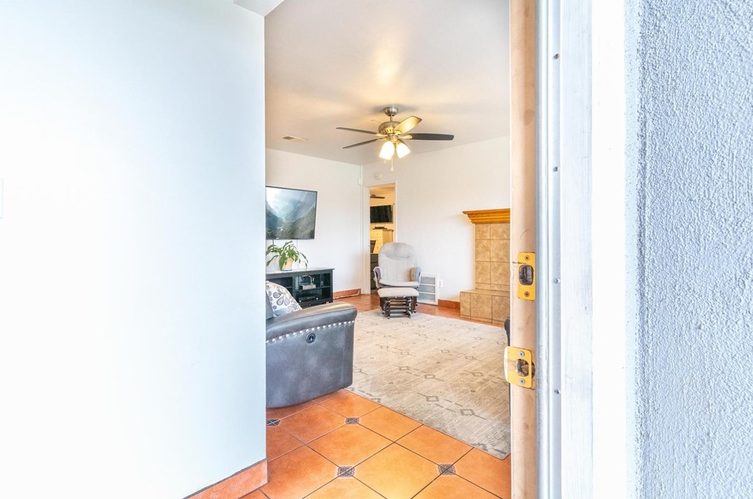 9281 Hemlock Ave, Fontana CA  92335-4326 exterior
