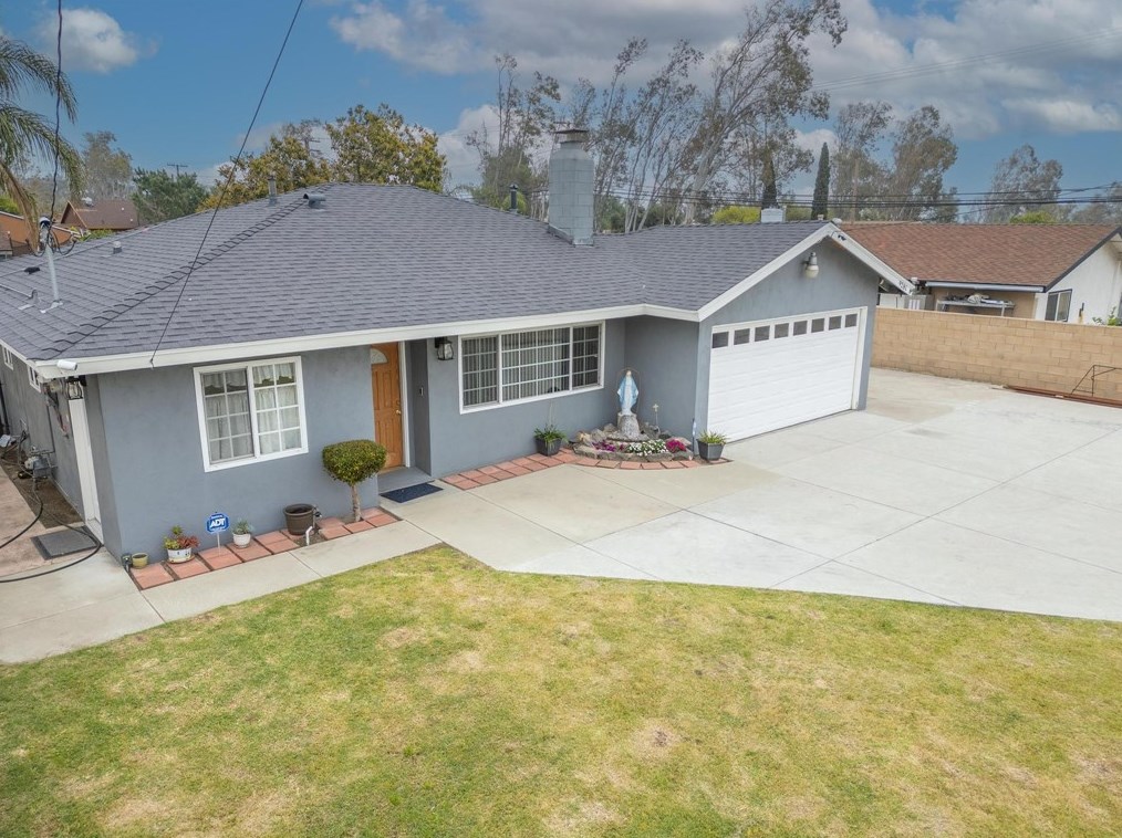 9281 Hemlock Ave, Fontana CA  92335-4326 exterior
