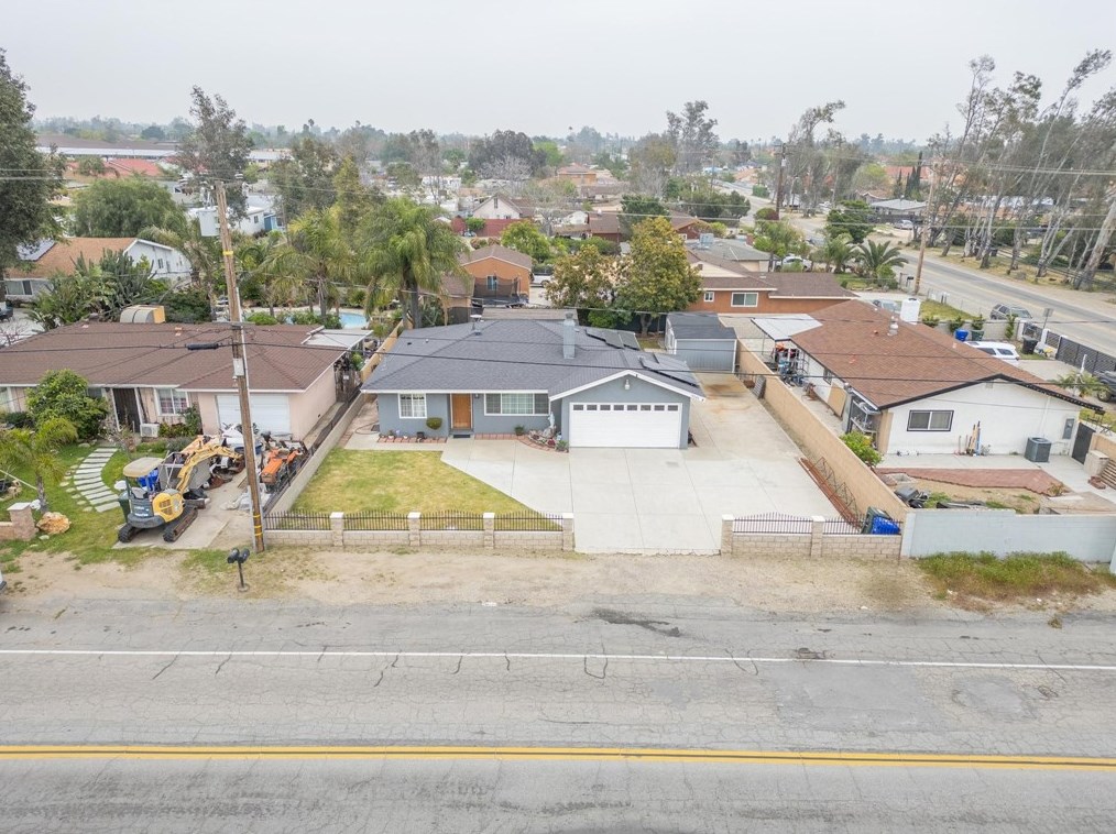 9281 Hemlock Ave, Fontana CA  92335-4326 exterior