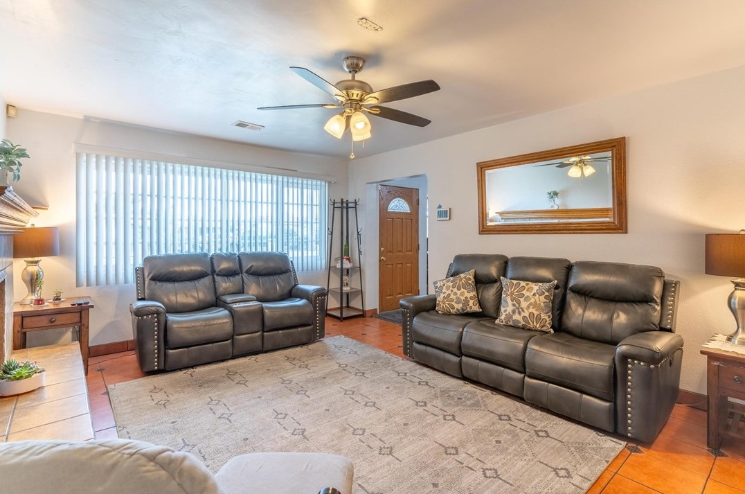 9281 Hemlock Ave, Fontana CA  92335-4326 exterior