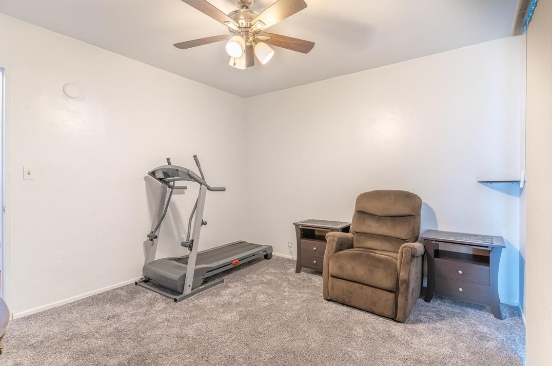 9281 Hemlock Ave, Fontana CA  92335-4326 exterior